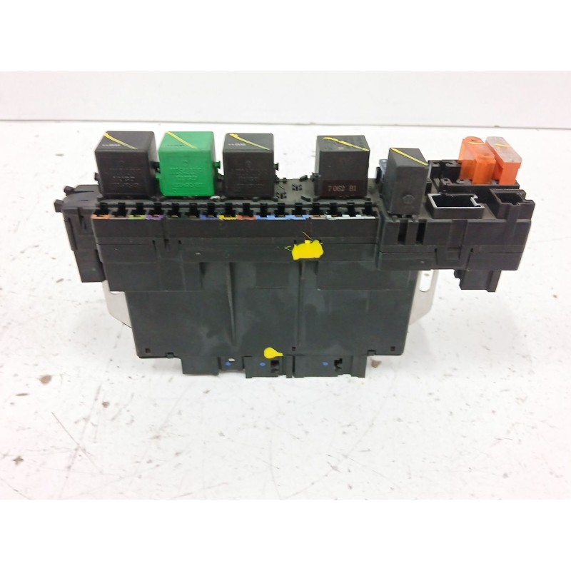 CAJA RELES / FUSIBLES 05045124