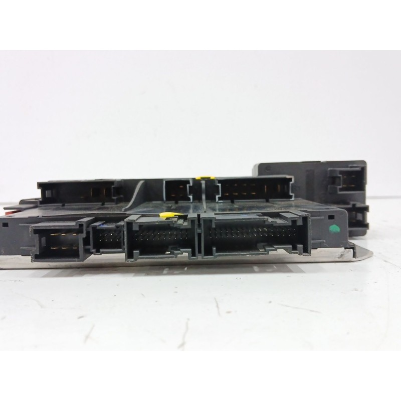 CAJA RELES / FUSIBLES 05045124