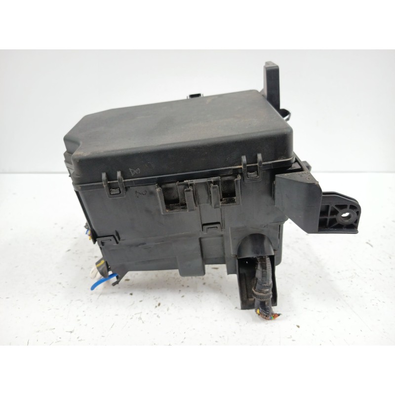 CAJA RELES / FUSIBLES