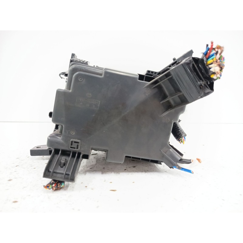 CAJA RELES / FUSIBLES
