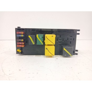 CAJA RELES / FUSIBLES 0025451901 0195455632 