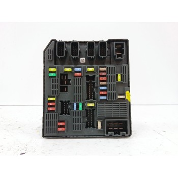 CAJA RELES / FUSIBLES 284B60738R 