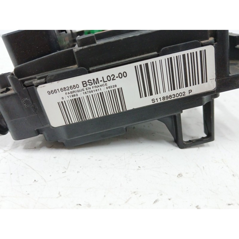 CAJA RELES / FUSIBLES