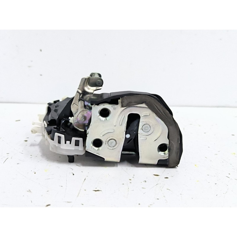 Recambio de cerradura puerta trasera izquierda para toyota yaris (_p13_) 1.5 hybrid (nhp130_) referencia OEM IAM 02014120F2  