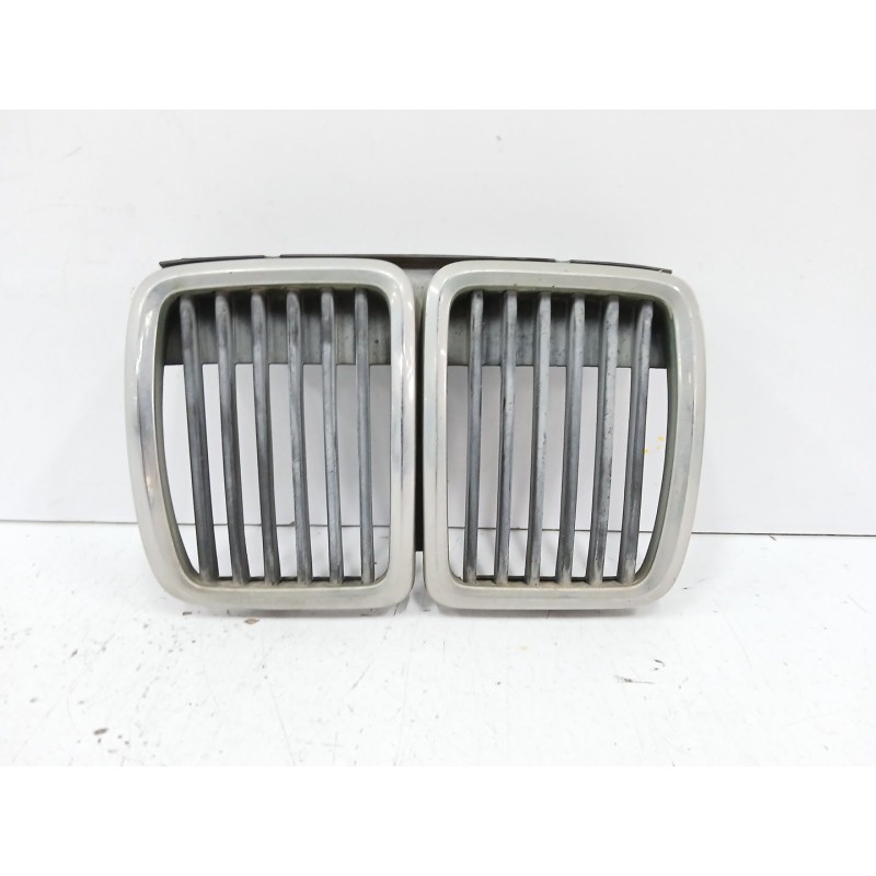 Recambio de rejilla delantera para bmw 3 (e30) 320 i referencia OEM IAM   
