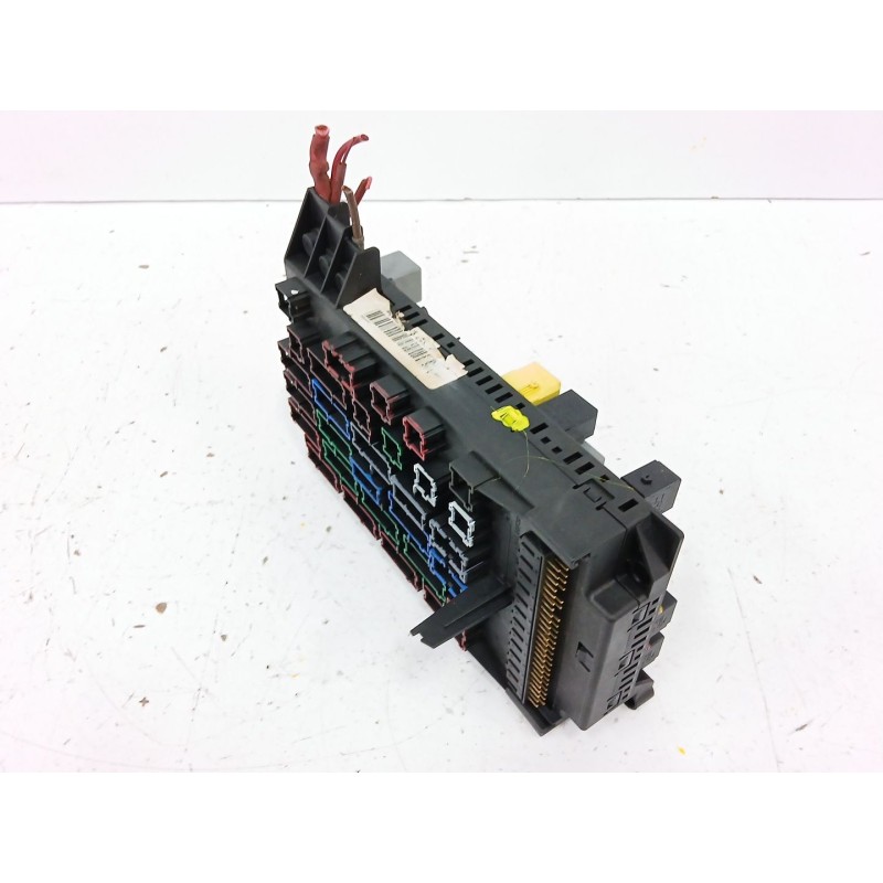 CAJA RELES / FUSIBLES