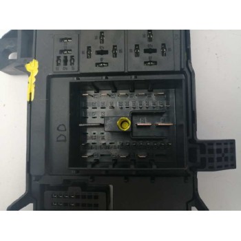Recambio de caja reles / fusibles para opel vectra c caravan elegance referencia OEM IAM 13181984  