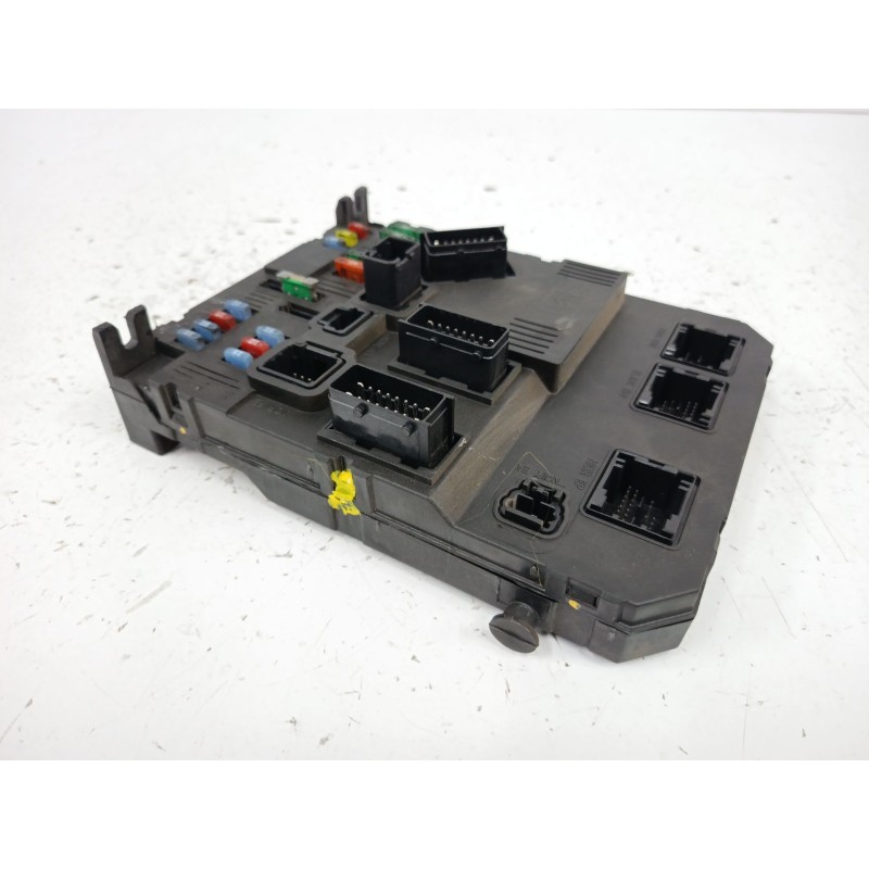 CAJA RELES / FUSIBLES