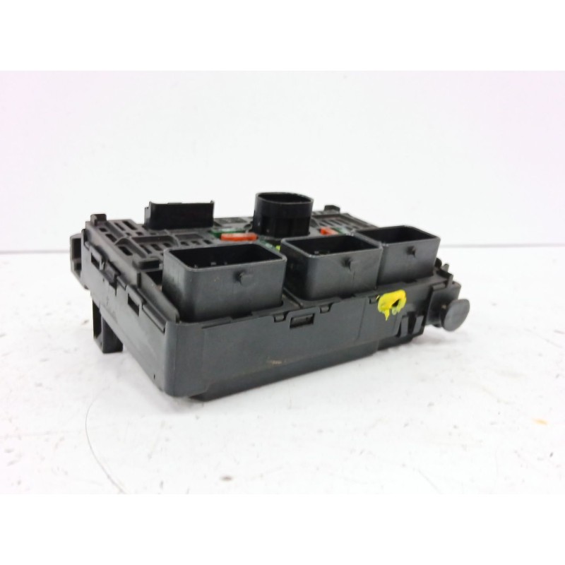 CAJA RELES / FUSIBLES