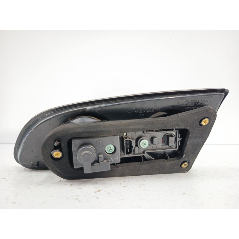 PILOTO TRASERO IZQUIERDO INTERIOR 6L6945107