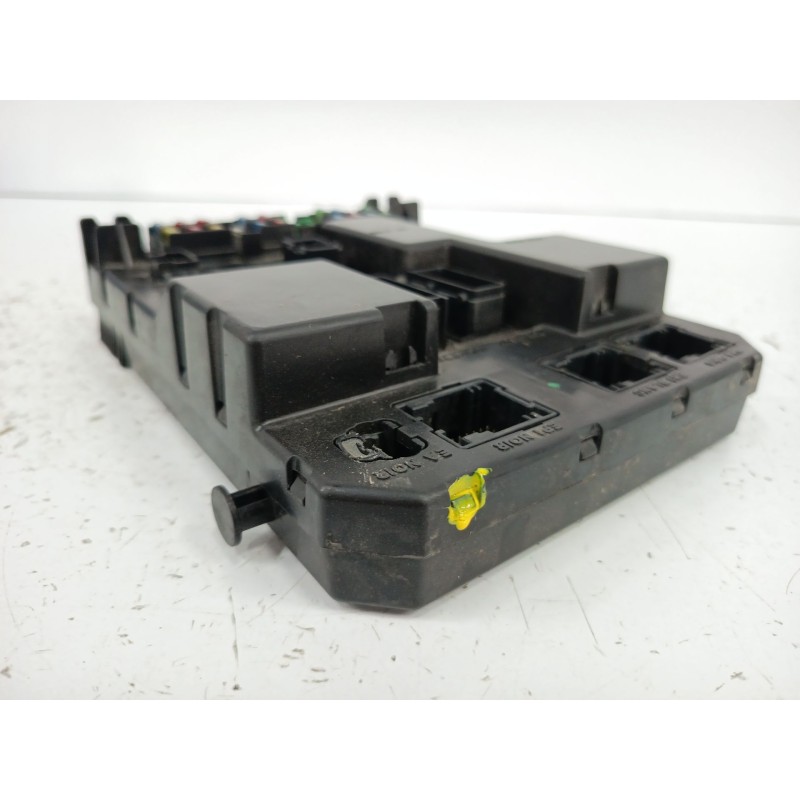 CAJA RELES / FUSIBLES