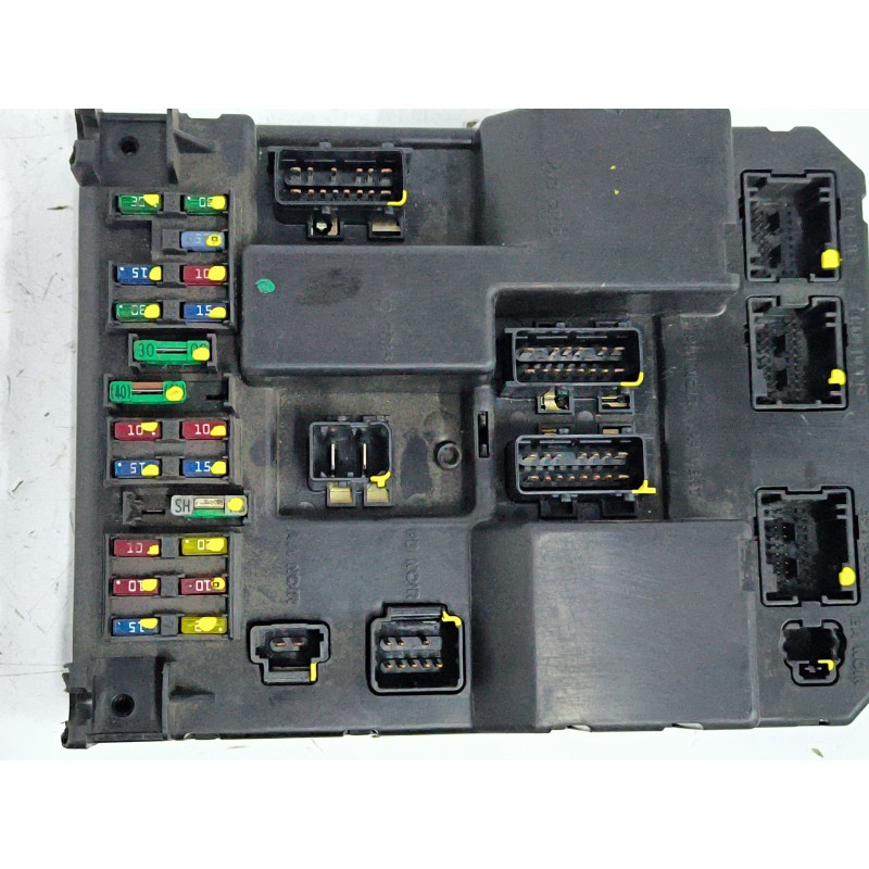CAJA RELES / FUSIBLES