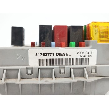Recambio de caja reles / fusibles para fiat doblo monospace (119_, 223_) 1.3 jtd referencia OEM IAM 51763771  