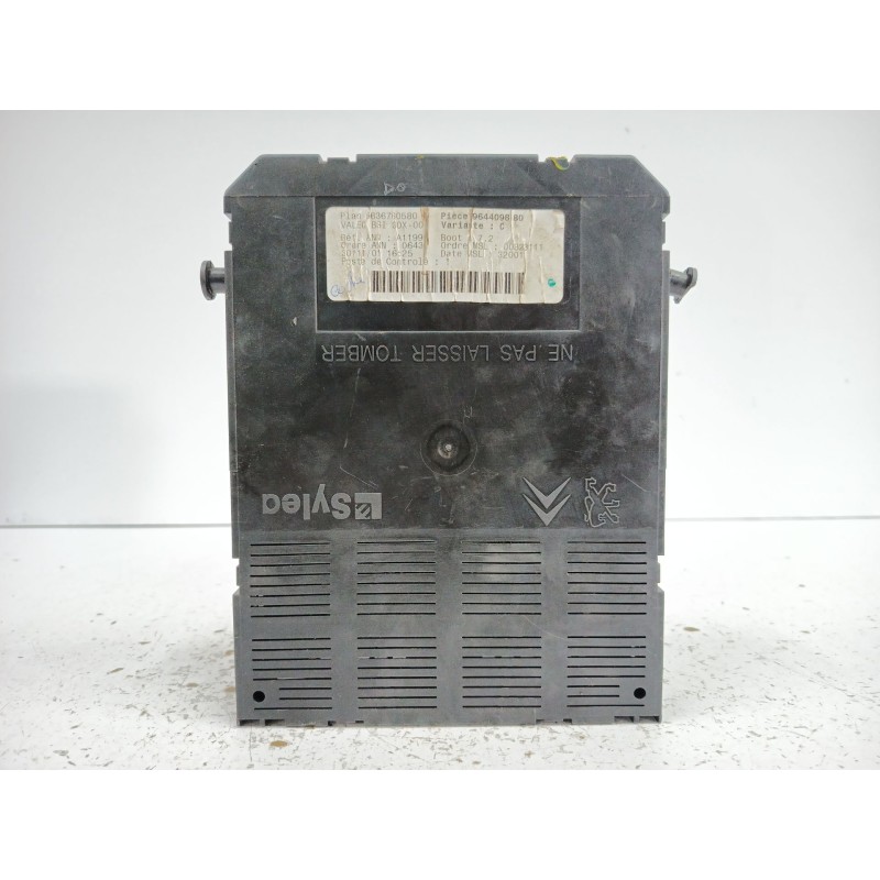 CAJA RELES / FUSIBLES