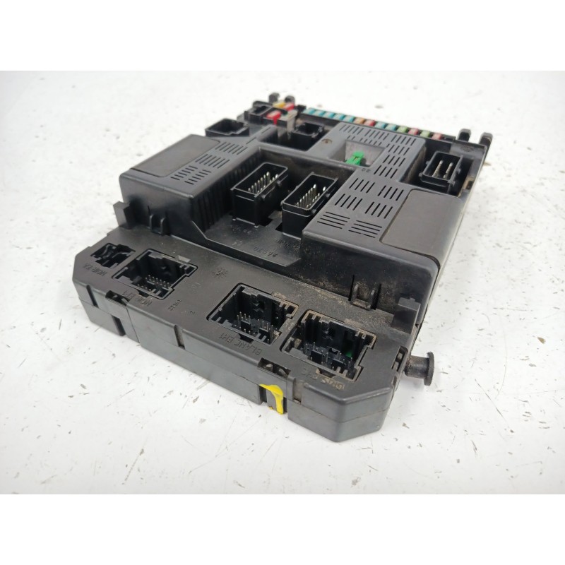 CAJA RELES / FUSIBLES