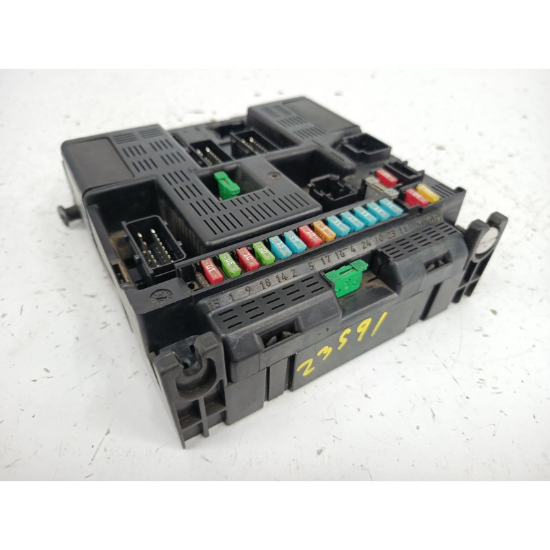 CAJA RELES / FUSIBLES