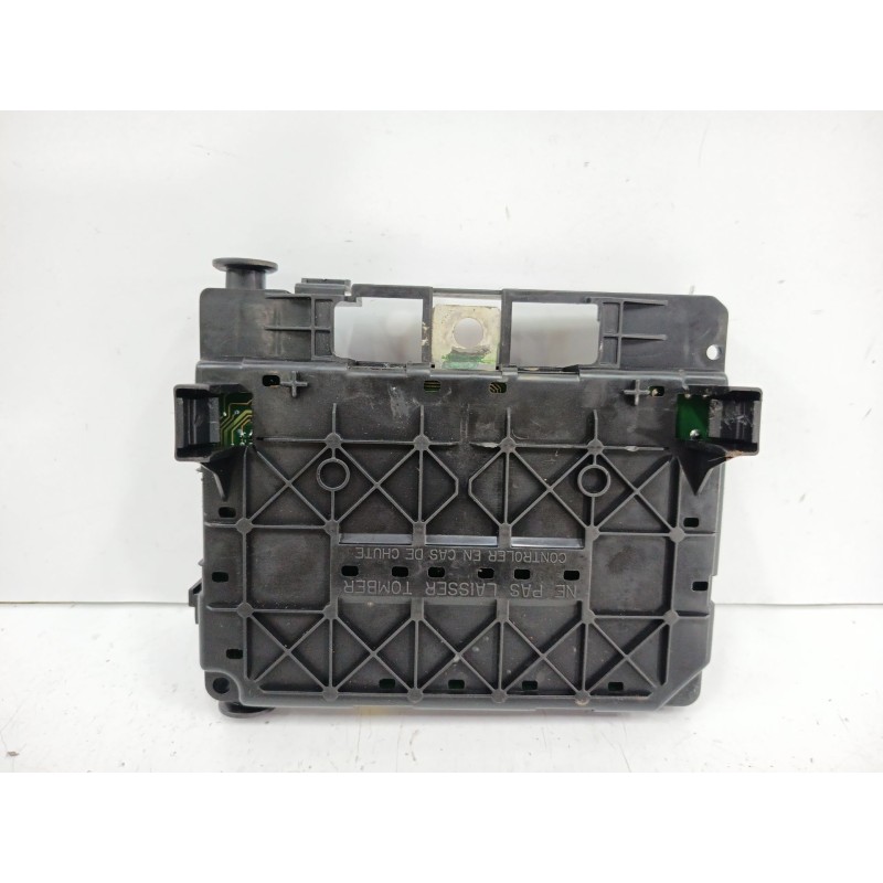 CAJA RELES / FUSIBLES