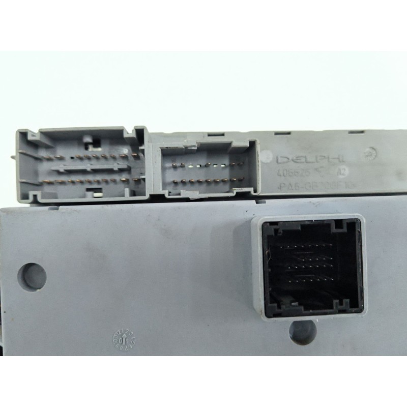 CAJA RELES / FUSIBLES