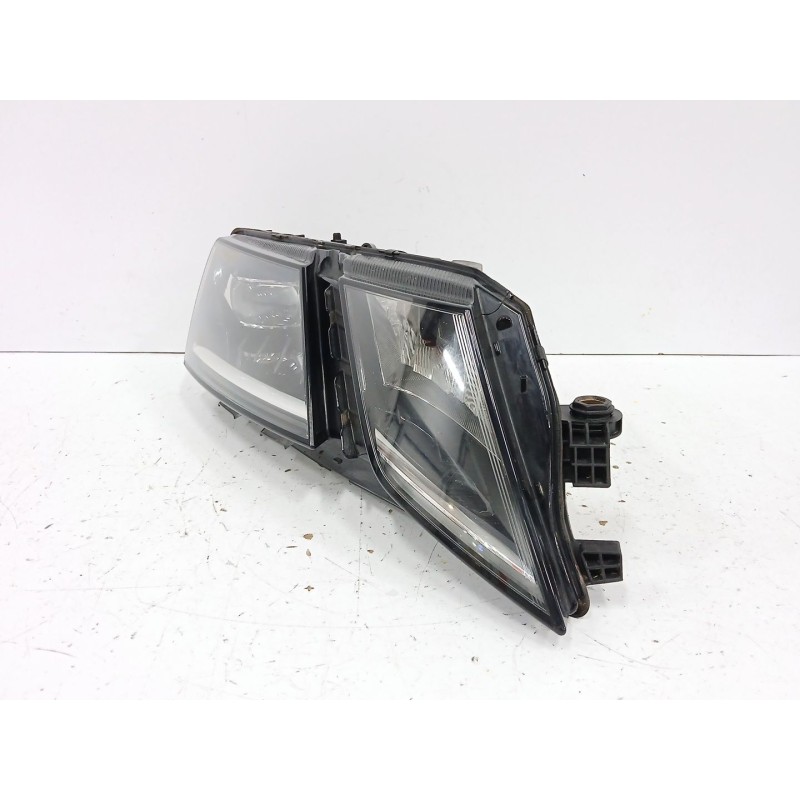 Recambio de faro derecho para skoda octavia iii combi (5e5, 5e6) 2.0 tdi referencia OEM IAM 5E1941016D 030110423200 