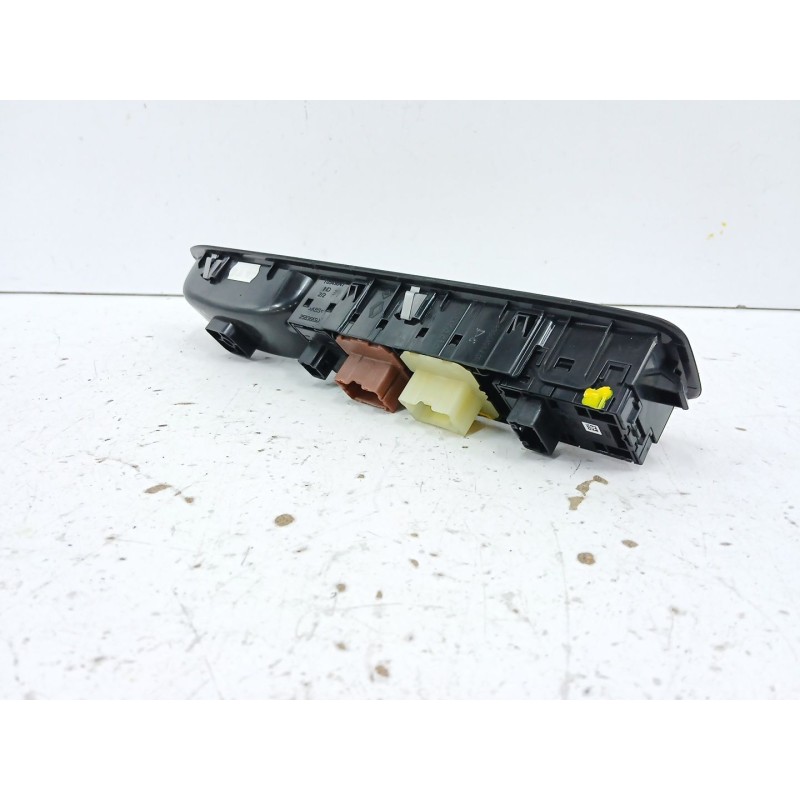ELEVALUNAS DELANTERO IZQUIERDO 254113300R 254118044R