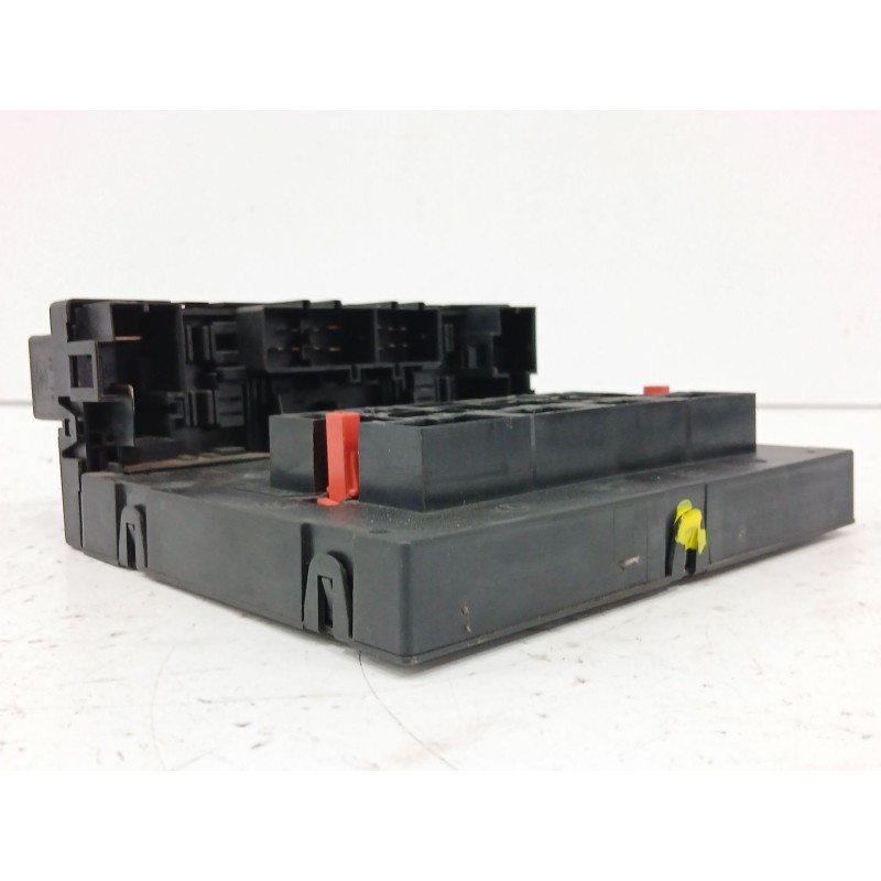 CAJA RELES / FUSIBLES