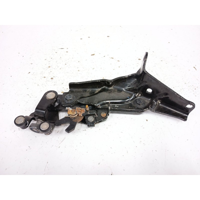 Recambio de soporte / guia puerta corredera para fiat doblo autobús (263_) 1.3 d multijet (263axc1a) referencia OEM IAM 51842450