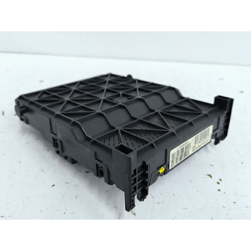CAJA RELES / FUSIBLES
