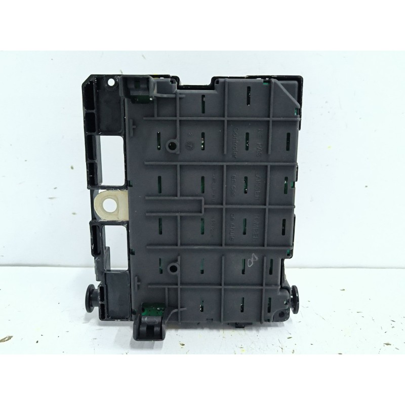 CAJA RELES / FUSIBLES