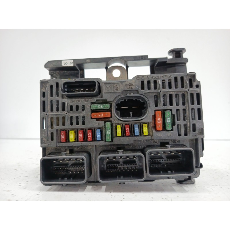 CAJA RELES / FUSIBLES