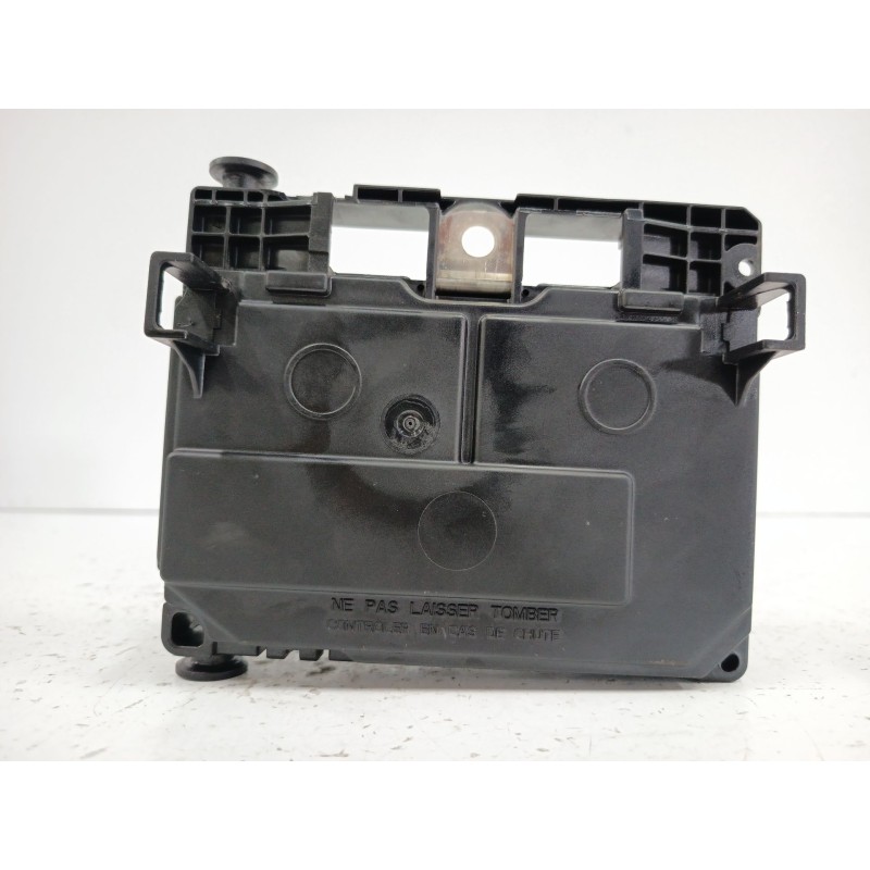 CAJA RELES / FUSIBLES