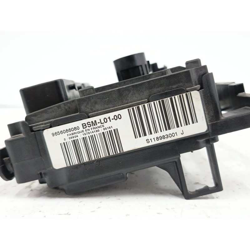 CAJA RELES / FUSIBLES