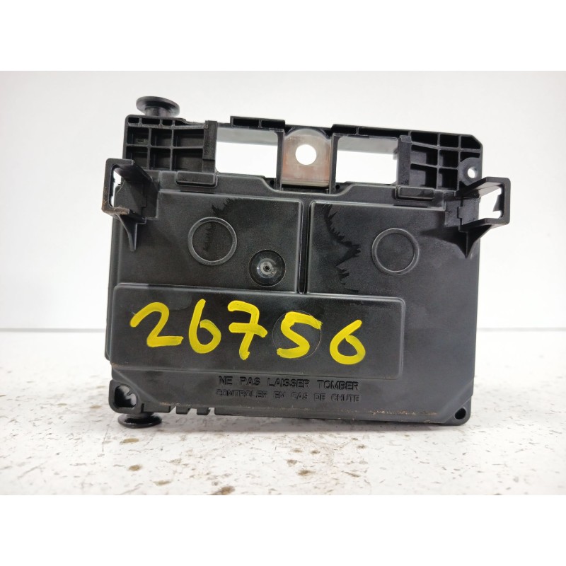 CAJA RELES / FUSIBLES