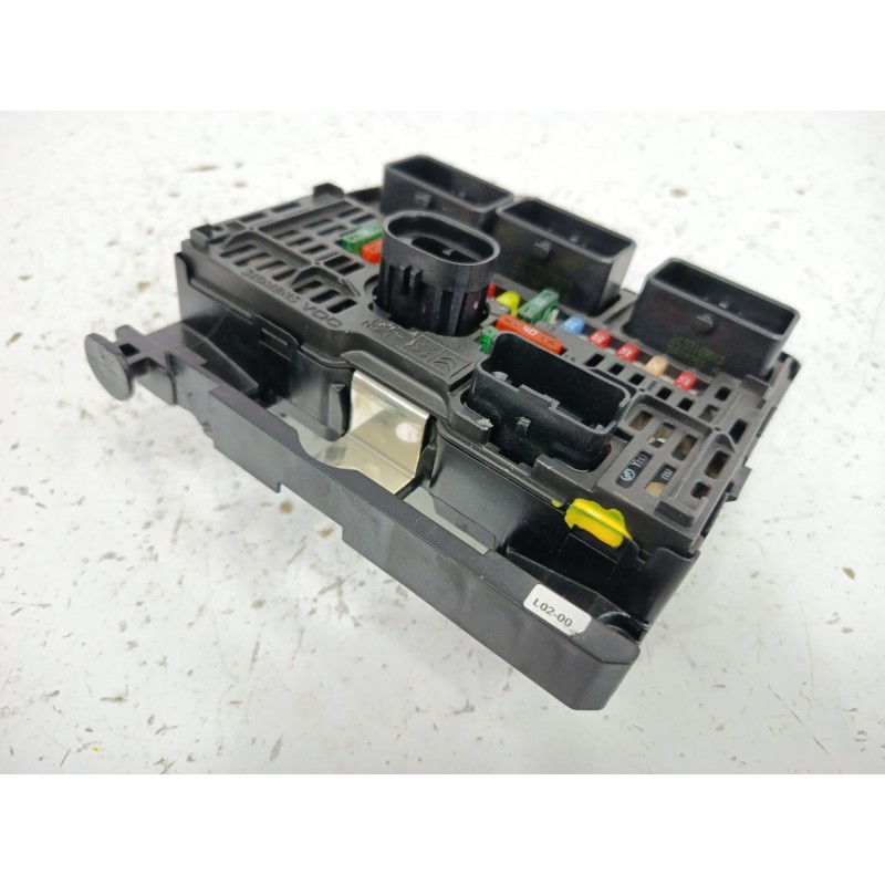 CAJA RELES / FUSIBLES