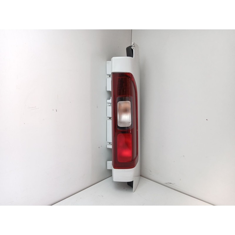 Recambio de piloto trasero derecho para renault trafic iii autobús (jg_) 2.0 dci 150 (jgmu) referencia OEM IAM   