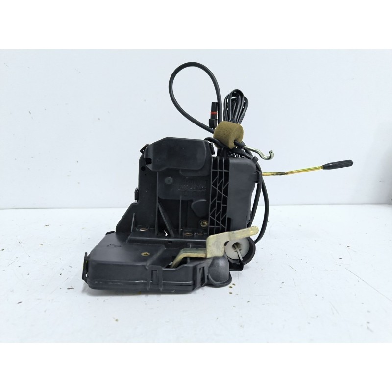 CERRADURA PUERTA DELANTERA IZQUIERDA 004133112637