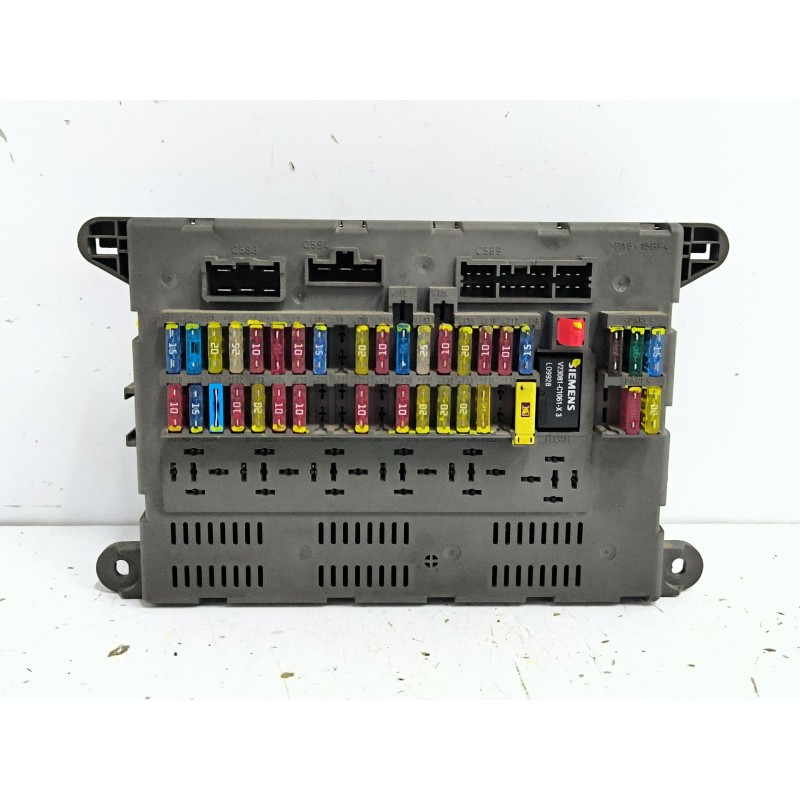CAJA RELES / FUSIBLES