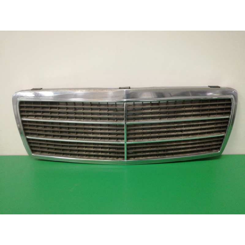 Recambio de rejilla delantera para mercedes-benz clase c (w202) berlina 220 diesel (202.121) referencia OEM IAM 2028880023  