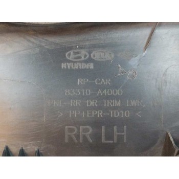 Recambio de guarnecido puerta trasera izquierda para kia carens iv 1.7 crdi referencia OEM IAM 83310A4000 NEGRO 