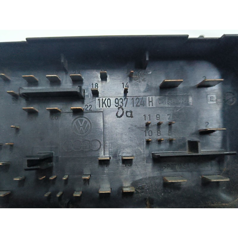 CAJA RELES / FUSIBLES