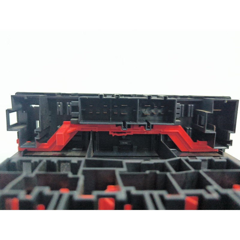 CAJA RELES / FUSIBLES 21001991
