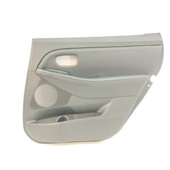 Recambio de guarnecido puerta trasera derecha para kia carens iv 1.7 crdi referencia OEM IAM 83320A4000 NEGRO 