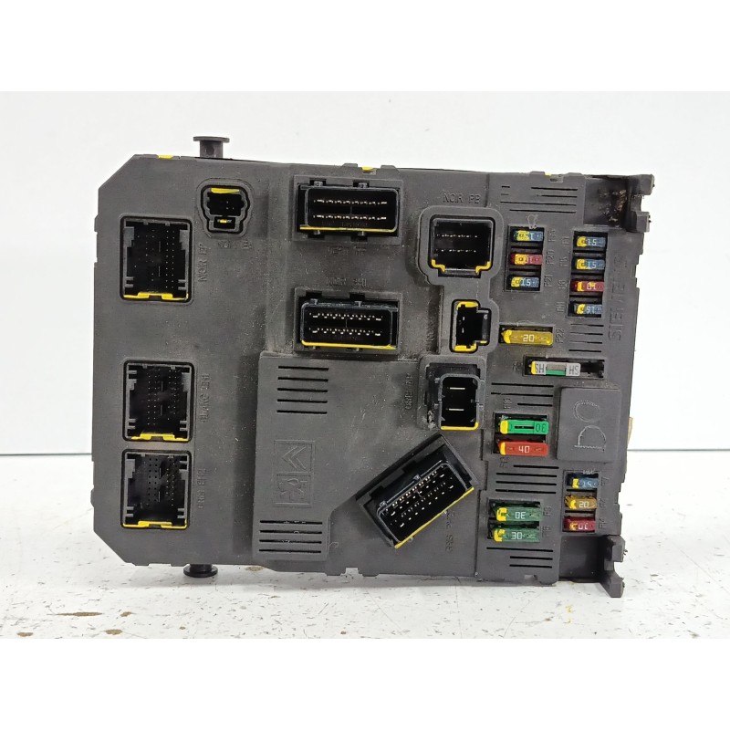 CAJA RELES / FUSIBLES