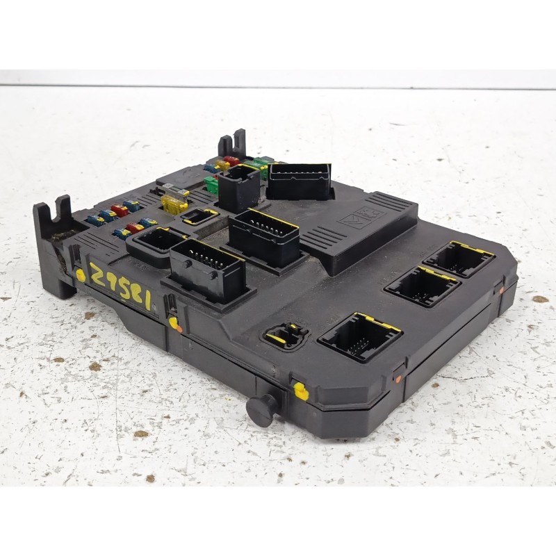 CAJA RELES / FUSIBLES