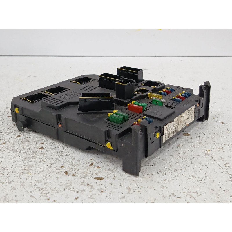 CAJA RELES / FUSIBLES