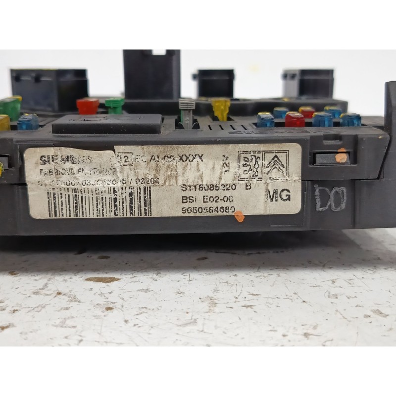 CAJA RELES / FUSIBLES