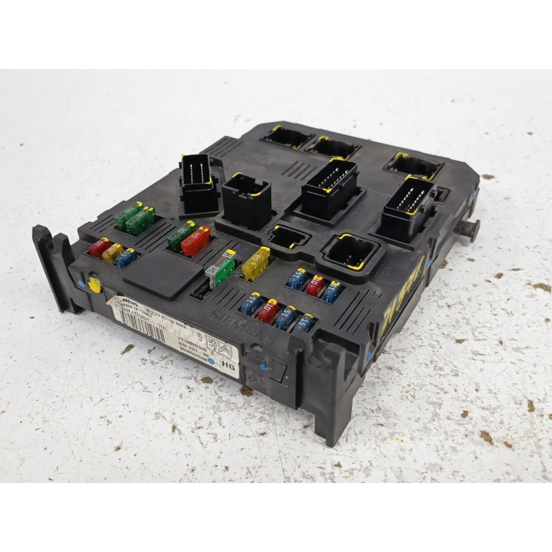 CAJA RELES / FUSIBLES S118085320