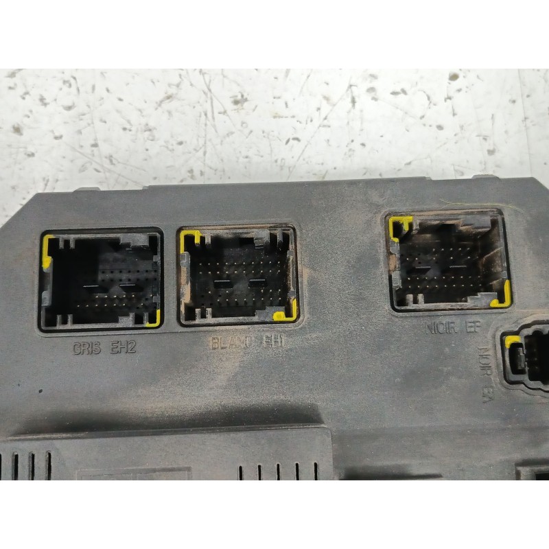 CAJA RELES / FUSIBLES S118085320