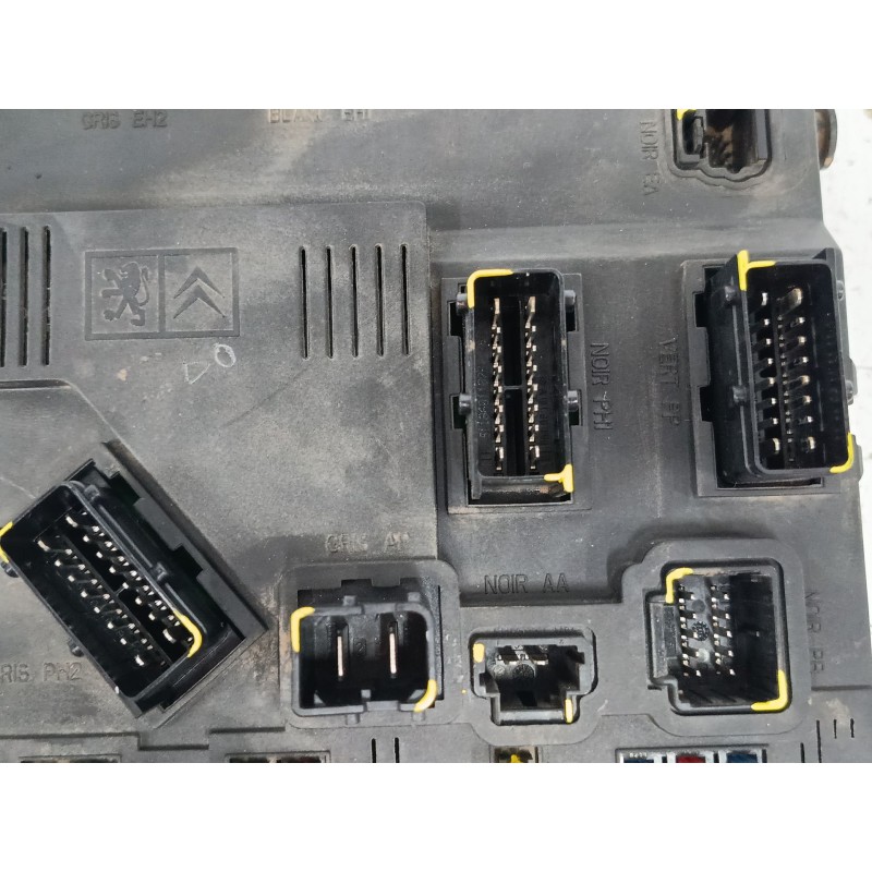 CAJA RELES / FUSIBLES S118085320