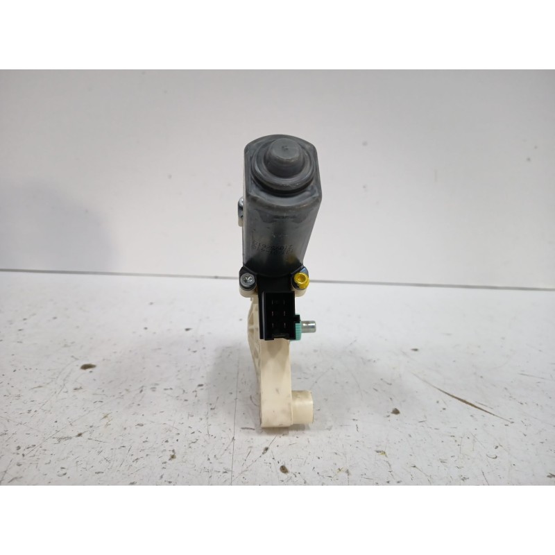 MOTOR ELEVALUNAS TRASERO DERECHO 996147101 7746013301