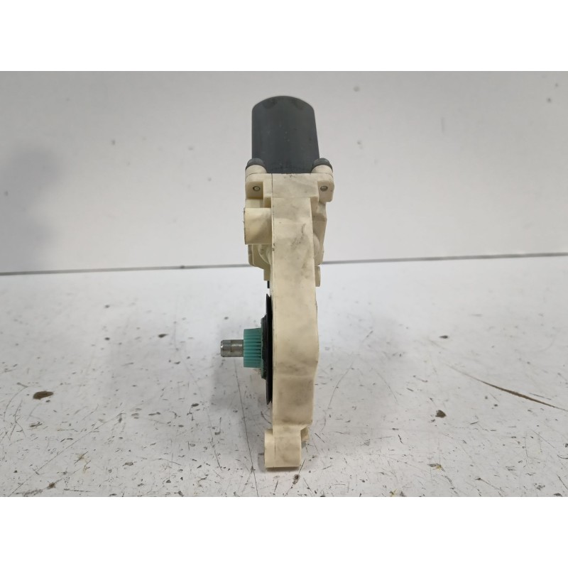 MOTOR ELEVALUNAS TRASERO DERECHO 996147101 7746013301